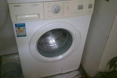 洗衣機(jī)倒水進(jìn)去就漏水