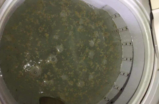 如何清洗洗衣機(jī)里面的污垢
