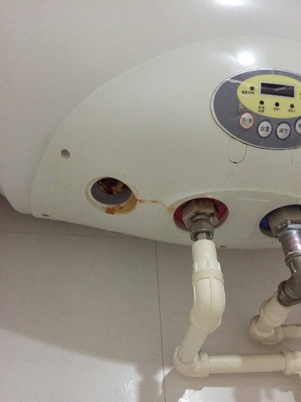 熱水器側(cè)面滴水是什么原因
