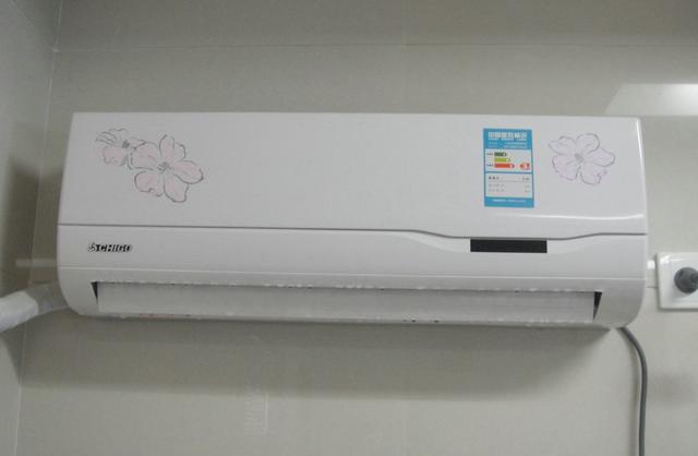 空調(diào)出風(fēng)口滴水是什么原因